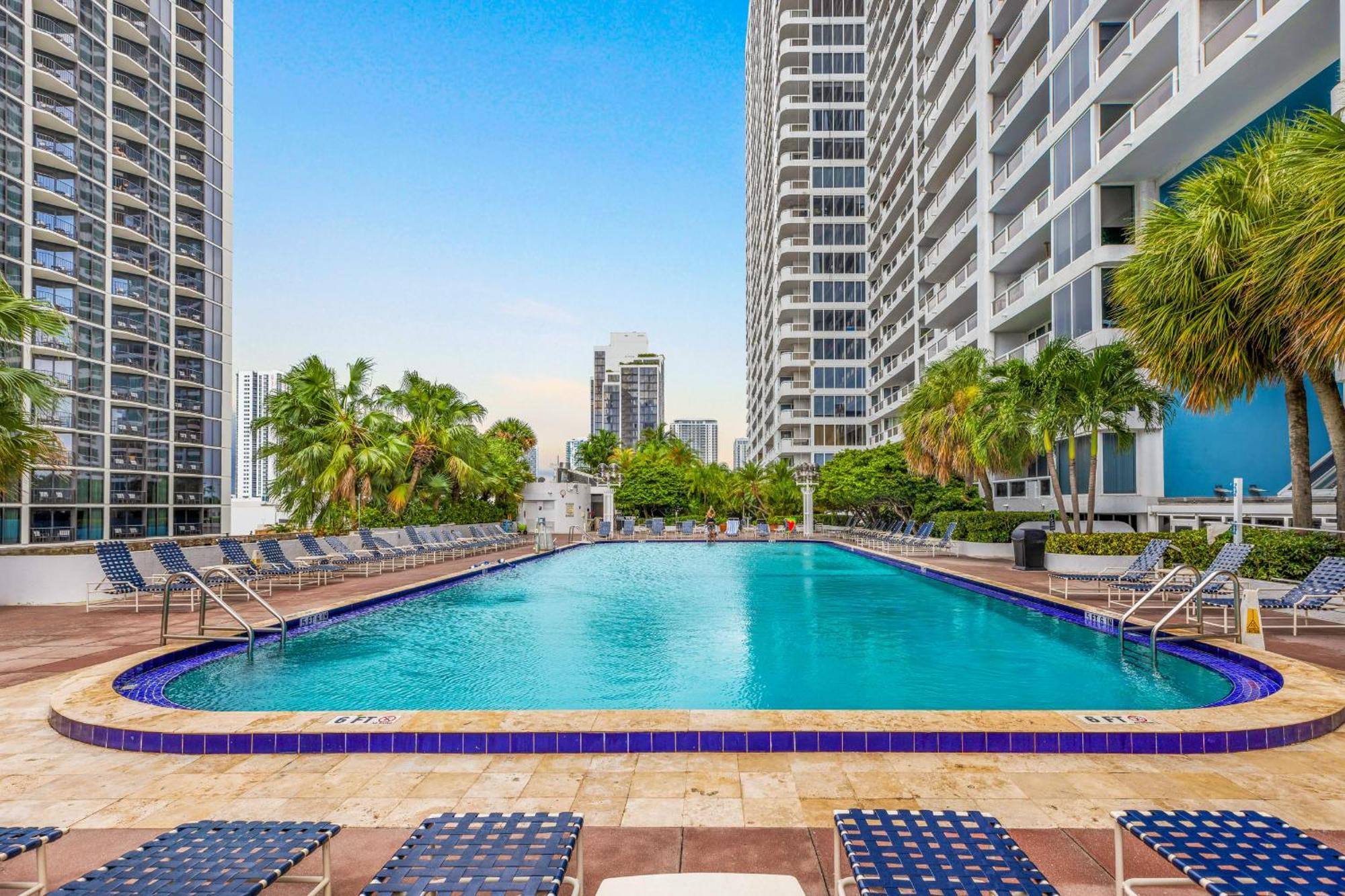 Turquoise Waves Oasis Villa Miami Exterior photo